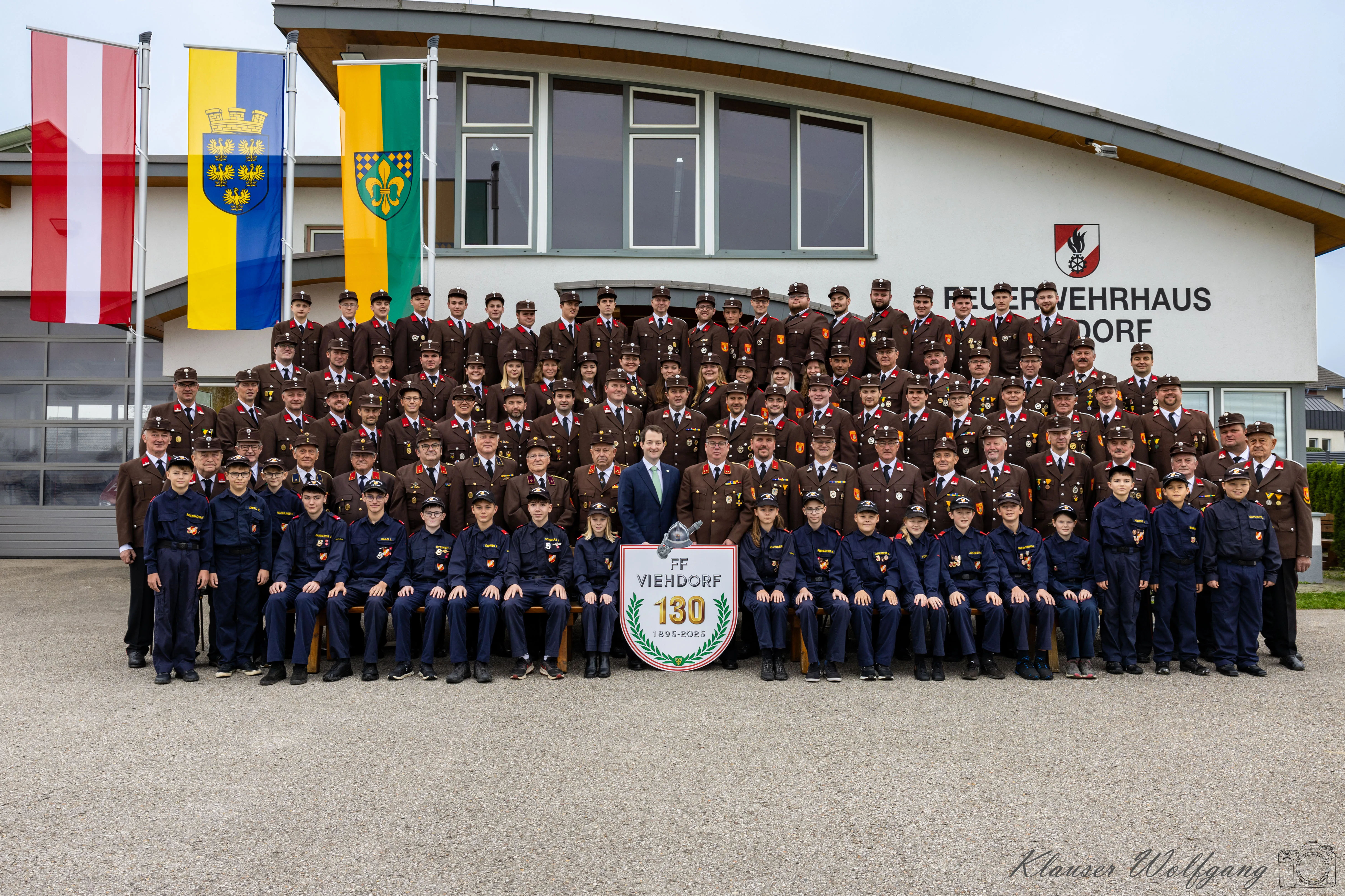 Gruppenfoto der Mannschaft der Freiwilligen Feuerwehr Viehdorf 2024